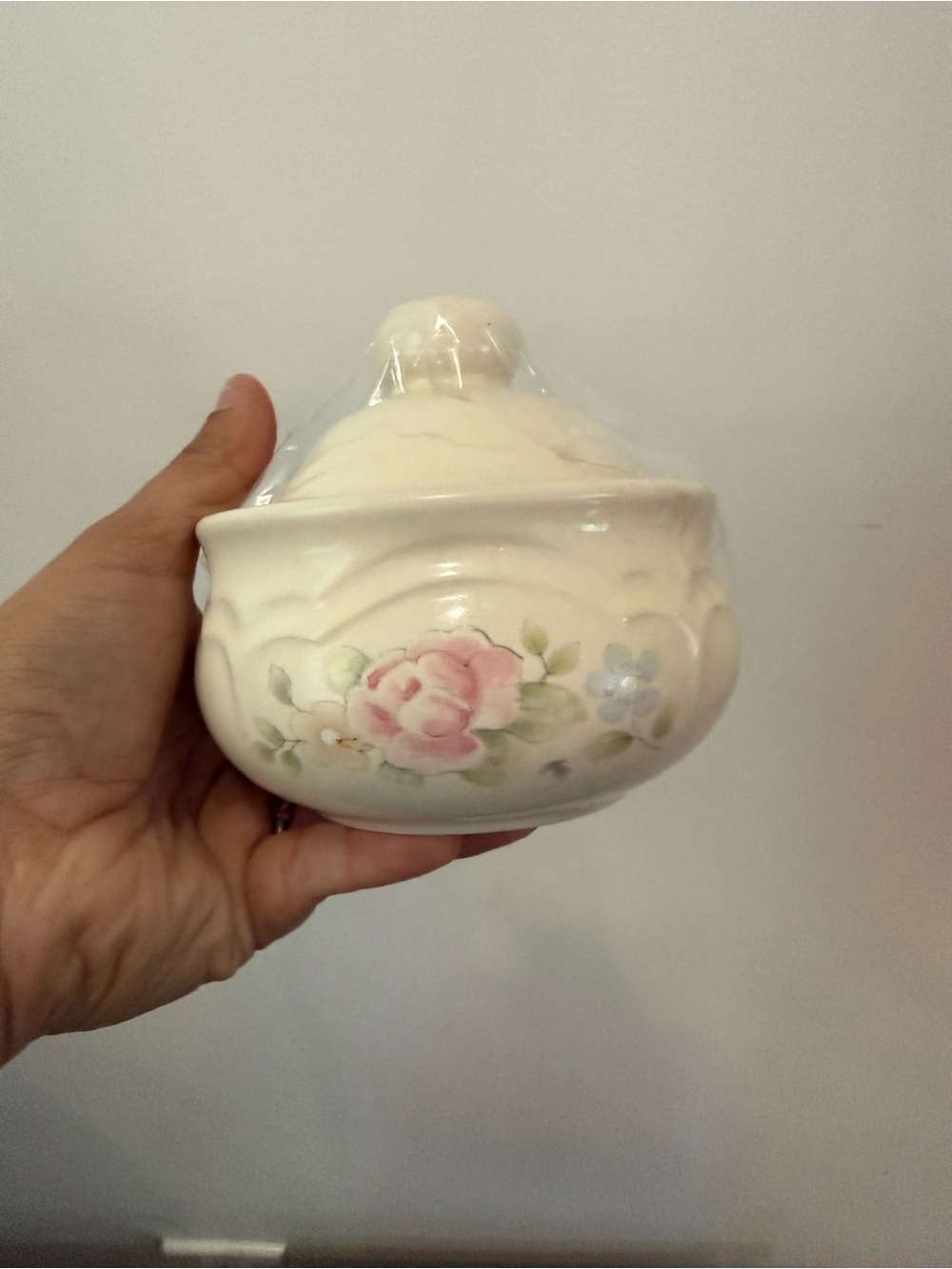 Pfaltzgraff Tea Rose Sugar Bowl with Lid Ivory Flowers Stonewear Excellent